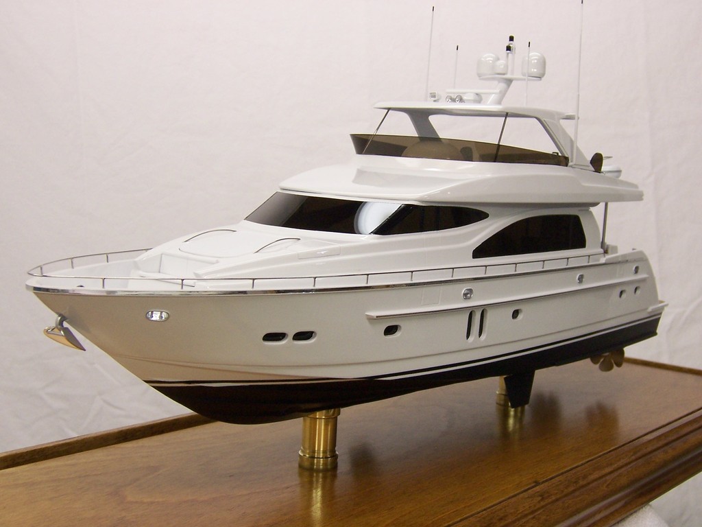 model luxury yacht